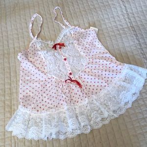 Exclusive of ornamentation top size Medium